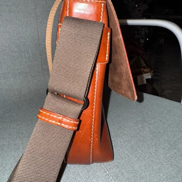 Florentine Toscana leather crossbody saddle bag - Picture 9 of 12